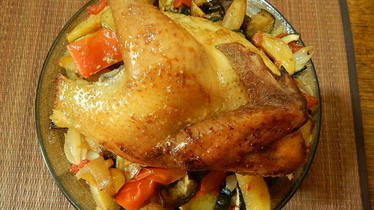 Курица запеченная с овощами