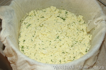 Приготовление рецепта Сыр домашний, пряный, с зеленью шаг 7