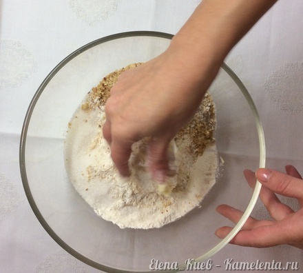 Приготовление рецепта Вишневый пирог с ореховой крошкой шаг 6