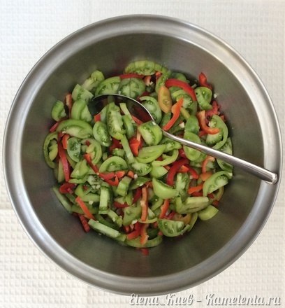 Приготовление рецепта Салат из зеленых помидор шаг 5