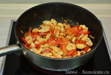 Приготовление рецепта Рисовая лапша с куриным филе и овощами шаг 8