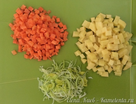 Приготовление рецепта Сырный суп с семгой и креветками шаг 3