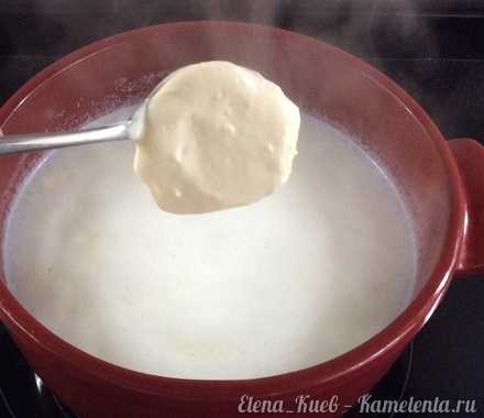Приготовление рецепта Сырный суп с семгой и креветками шаг 4