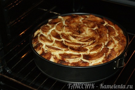 Приготовление рецепта Творожный пирог с яблоками &quot;Осенняя сказка&quot; шаг 11