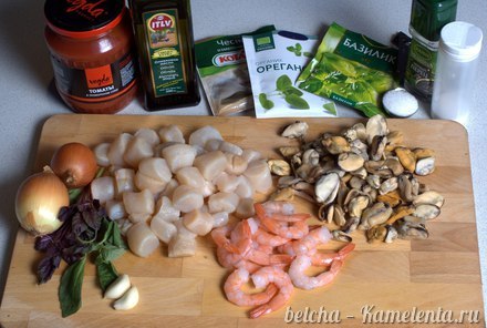 Приготовление рецепта Томатный суп с морепродуктами шаг 1