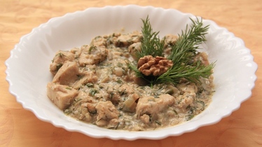 Рецепт Курица в орехово-чесночном соусе "Сациви"