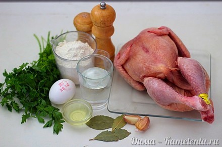 Приготовление рецепта &quot;Яйцо динозавра&quot; (курица запечённая в тесте с травами) шаг 1