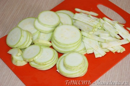 Приготовление рецепта Сочный салат с кабачком и капустой шаг 3