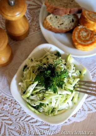 Приготовление рецепта Сочный салат с кабачком и капустой шаг 5