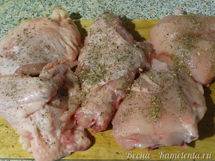 Приготовление рецепта Курица с чесночным пюре шаг 2