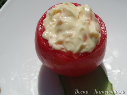 Приготовление рецепта Фаршированные помидоры плавленным сыром шаг 5
