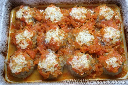 Приготовление рецепта Тефтели с сыром в соусе из томатов шаг 8