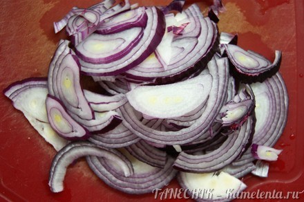 Приготовление рецепта Ароматный салат из томатов шаг 4