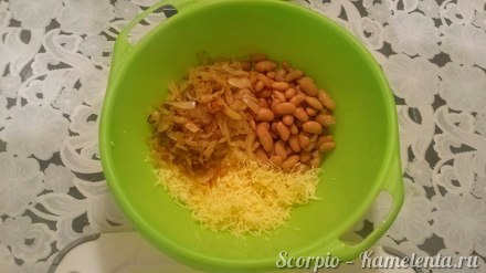 Приготовление рецепта Салат с курицей и жареным луком шаг 4