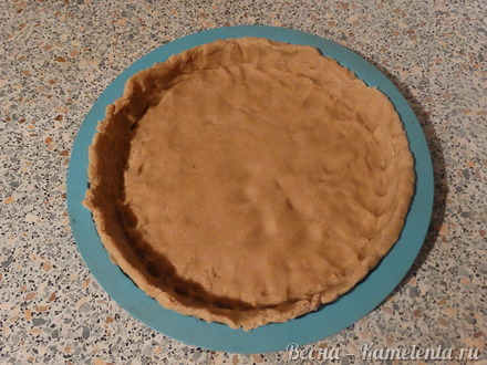 Приготовление рецепта Пирог с карамельными яблоками и меренгой шаг 4