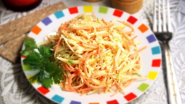 Рецепт Салат из маргеланской редьки, моркови и яблока