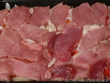Приготовление рецепта Пикантное мясо с овощами под сырной шубкой шаг 10