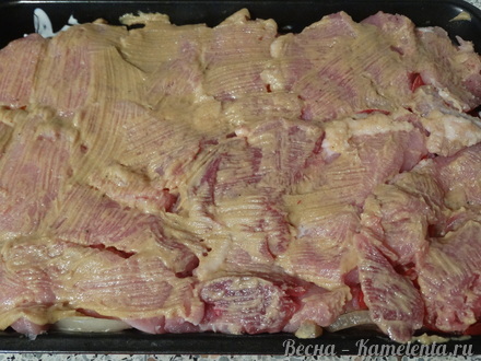 Приготовление рецепта Пикантное мясо с овощами под сырной шубкой шаг 11