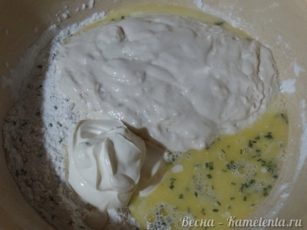 Приготовление рецепта Сметанный хлебушек с зелёным луком шаг 7