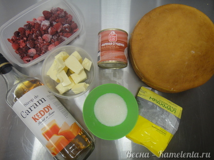 Приготовление рецепта Домашний медовик с карамельным кремом и малиновой прослойкой шаг 2