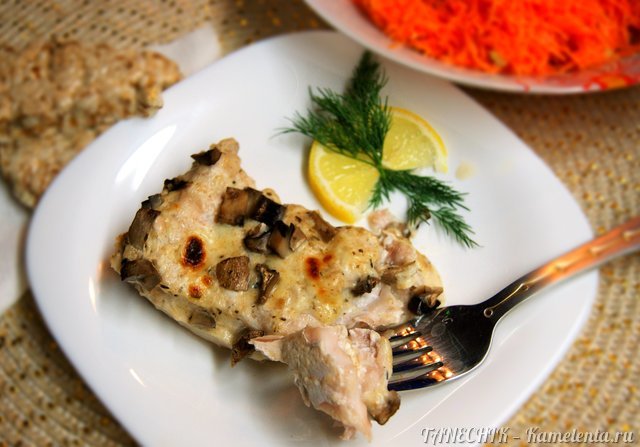 Рецепт филе белой рыбы под сырным соусом с шампиньонами