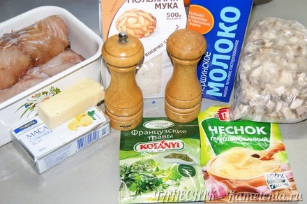 Приготовление рецепта Филе белой рыбы под сырным соусом с шампиньонами шаг 1