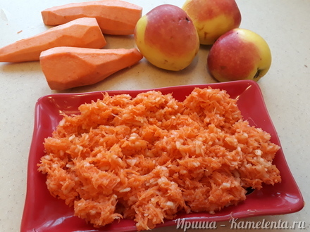 Приготовление рецепта Булочки с морковью и яблоком шаг 4