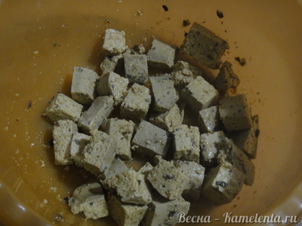 Приготовление рецепта Салат с курочкой, сельдереем и сыром тофу шаг 2
