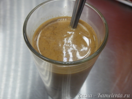 Приготовление рецепта Шоколадно-кофейный капкейк с пряной карамелью шаг 8