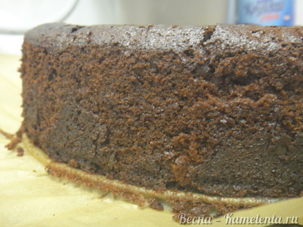 Приготовление рецепта Шоколадный торт с абрикосовой прослойкой и заварным сметанным кремом шаг 10