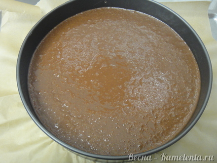 Приготовление рецепта Шоколадный торт с абрикосовой прослойкой и заварным сметанным кремом шаг 9