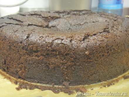 Приготовление рецепта Шоколадный торт с абрикосовой прослойкой и заварным сметанным кремом шаг 11