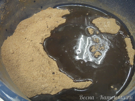 Приготовление рецепта Шоколадный торт с абрикосовой прослойкой и заварным сметанным кремом шаг 4