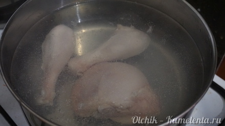 Приготовление рецепта Куриный суп с сырными шариками шаг 1