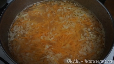 Приготовление рецепта Куриный суп с сырными шариками шаг 5