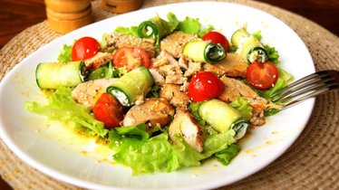 Рецепт Салат с курицей и огуречными роллами