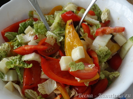 Приготовление рецепта Тёплый салат с болгарским перцем и  сыром сулугуни шаг 10