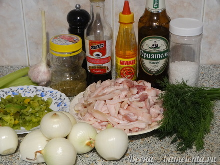 Приготовление рецепта Острая закуска из свиных шкурок тушеные в пиве шаг 1
