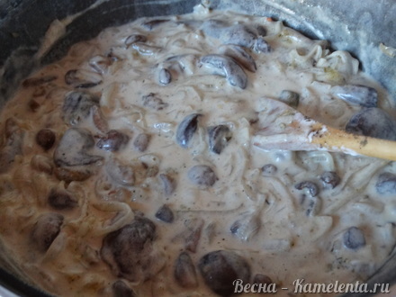 Приготовление рецепта Грибное рагу с кабачками в сметанном соусе шаг 7