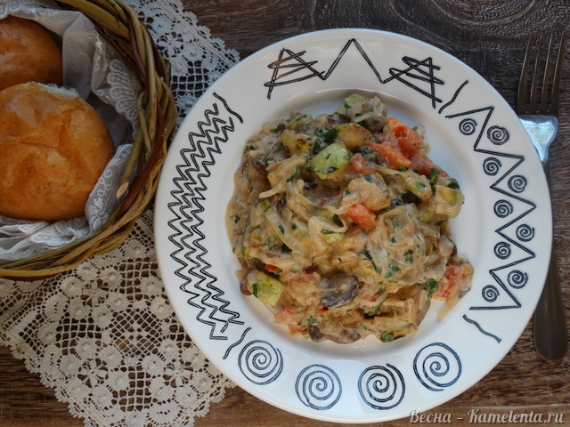 Рецепт грибного рагу с кабачками в сметанном соусе