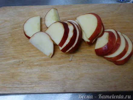 Приготовление рецепта Горячий бутерброд &quot;Яблочное утро&quot; шаг 2