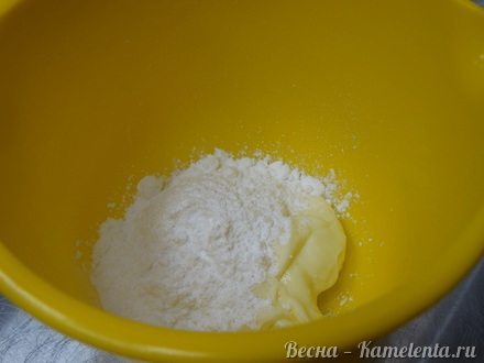 Приготовление рецепта Ванильные капкейки с сублимированной малиной и клубникой шаг 8