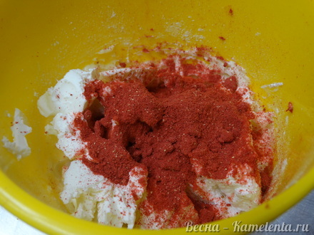 Приготовление рецепта Ванильные капкейки с сублимированной малиной и клубникой шаг 9