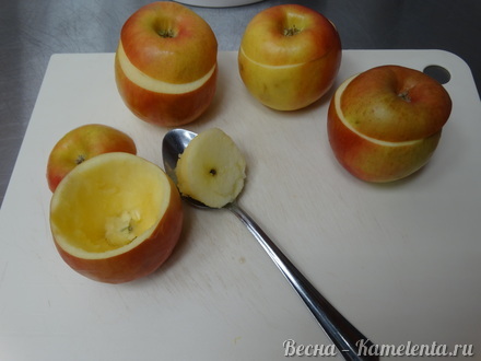 Приготовление рецепта Запечённые яблоки с джемом из пряной груши шаг 3