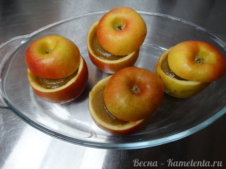 Приготовление рецепта Запечённые яблоки с джемом из пряной груши шаг 4