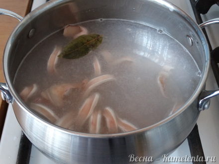 Приготовление рецепта Салат с кальмарами и корейской морковью шаг 4