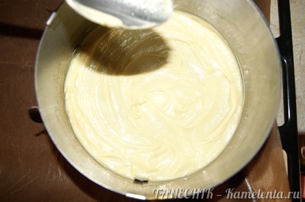 Приготовление рецепта Торт &quot;Молочная девочка&quot; (Milch Mädchen) со сливочно-йогуртовым кремом и фруктами-ягодами шаг 4