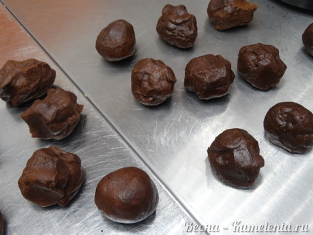 Приготовление рецепта Шоколадное печенье с джемом шаг 8