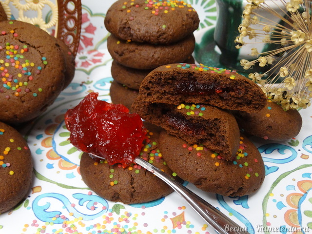 Рецепт шоколадного печенья с джемом