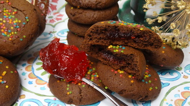 Шоколадное печенье с джемом